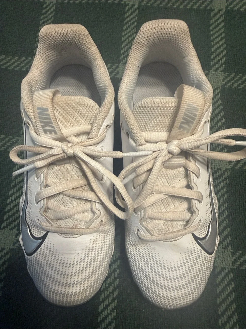Kids 2Y Nike vapor White and Black Mesh cleats
